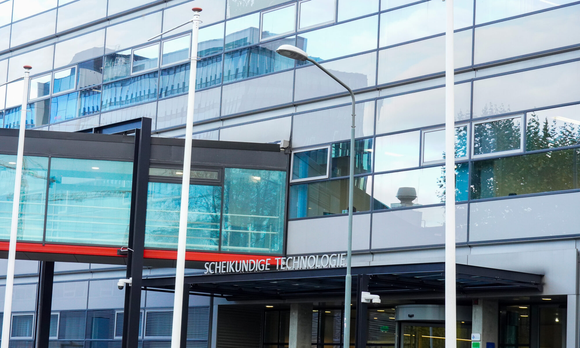 Ingang TU/e Helix gebouw faculteit Scheikundige Technologie